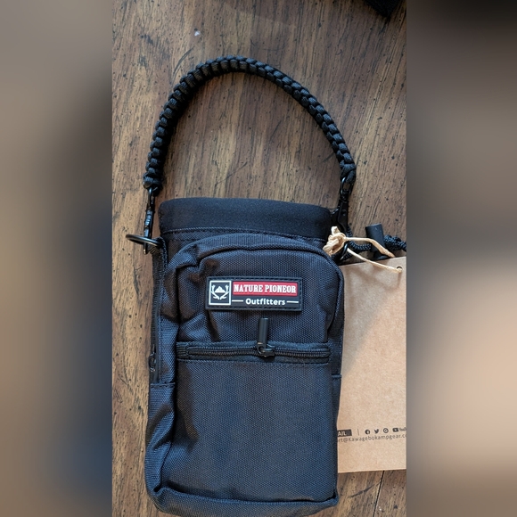 32 oz Insulated, Double Wall, Leak Proof Water Bottle With Holder Strap Bag. - Picture 5 of 6